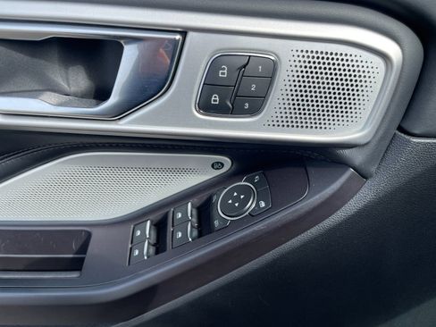 Used 2020 Ford Explorer Platinum w/ Premium Technology Package image 12