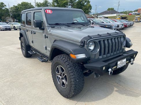 Used 2018 Jeep Wrangler Unlimited Sport S AWD/4WD image 4