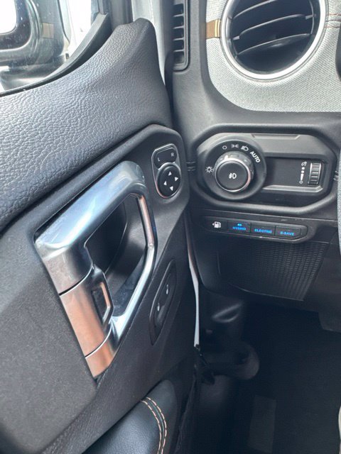 Used 2025 Jeep Wrangler Unlimited Sahara AWD/4WD image 21