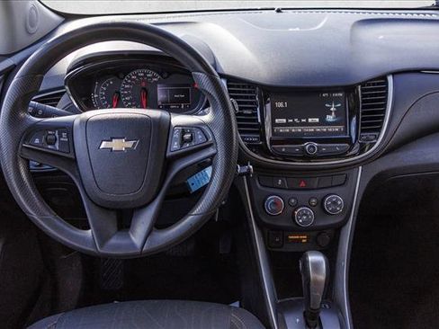 Used 2017 Chevrolet Trax LT image 23