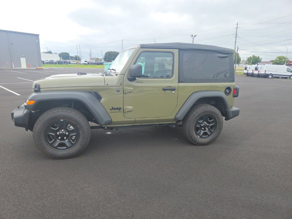 Used 2025 Jeep Wrangler Sport AWD/4WD image 5
