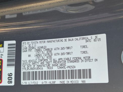 Used 2025 Toyota Tacoma TRD Off-Road AWD/4WD image 32