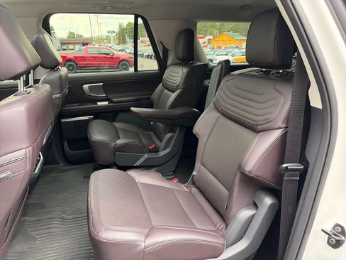 Used 2025 Ford Expedition Max Platinum w/ Platinum Ultimate Package AWD/4WD image 12