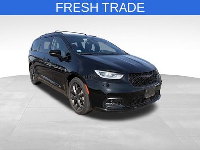 Used 2025 Chrysler Pacifica Limited
