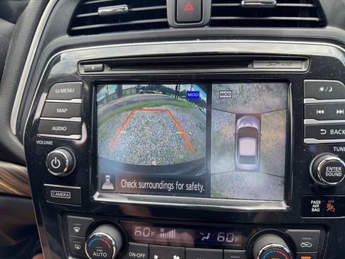 Used 2016 Nissan Maxima Platinum w/ Interior Lighting Package FWD image 31
