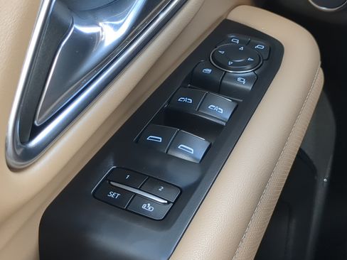 Used 2023 Chevrolet Tahoe Premier AWD/4WD image 23