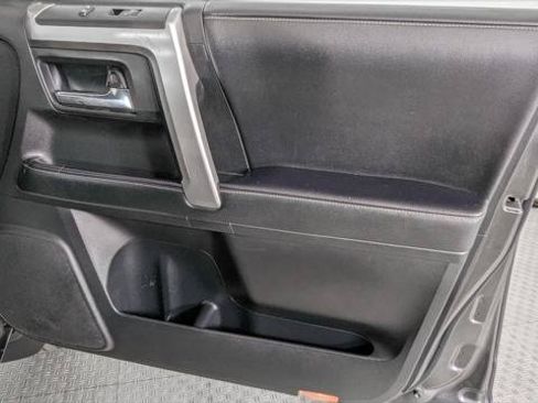 Used 2018 Toyota 4Runner SR5 AWD/4WD image 24