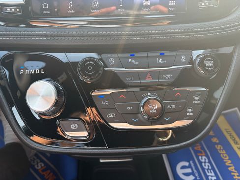New 2027 Chrysler Pacifica Select FWD image 25