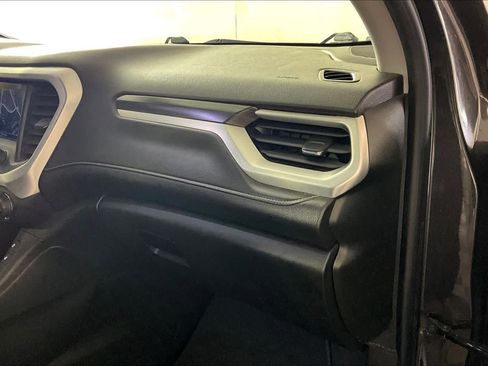 Used 2017 GMC Acadia SLT FWD image 18