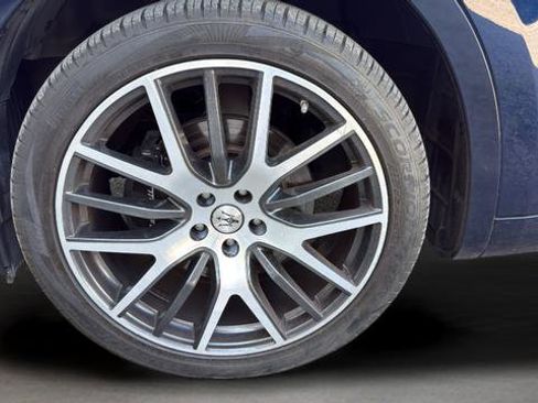 Used 2022 Maserati Levante GT image 32
