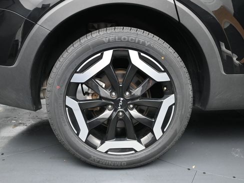 Used 2025 Kia Telluride S FWD image 9