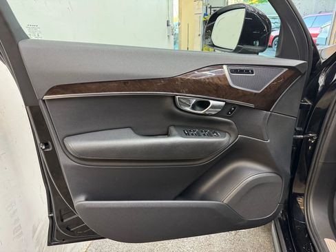 Used 2016 Volvo XC90 T6 Momentum w/ Momentum Plus Package image 10