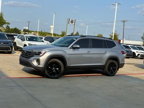 New 2026 Volkswagen Atlas SE FWD image 1