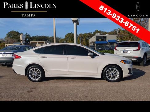 Used 2020 Ford Fusion SE image 3
