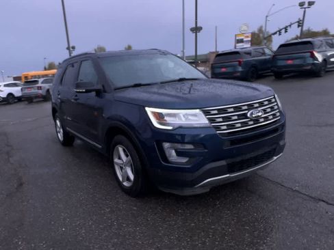 Used 2016 Ford Explorer XLT w/ Equipment Group 202A AWD/4WD image 2