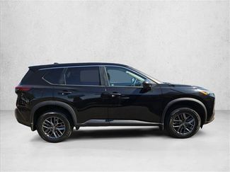Used 2021 Nissan Rogue S FWD video 4