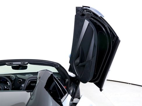 Used 2026 McLaren 750S Spider RWD image 19