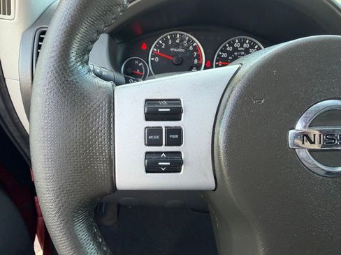 Used 2011 Nissan Pathfinder SV image 32