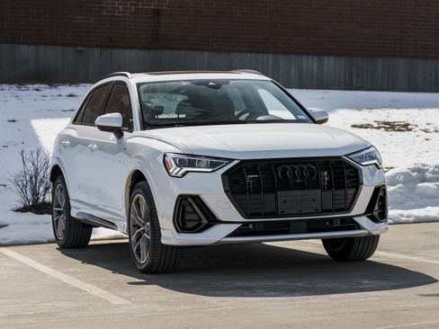 Used 2023 Audi Q3 2.0T Premium Plus w/ Premium Plus Package image 2