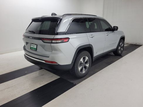 Used 2022 Jeep Grand Cherokee Limited 4xe w/ Luxury Tech Group II image 9