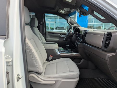Certified 2022 Chevrolet Silverado 1500 LT w/ Convenience Package II AWD/4WD image 41