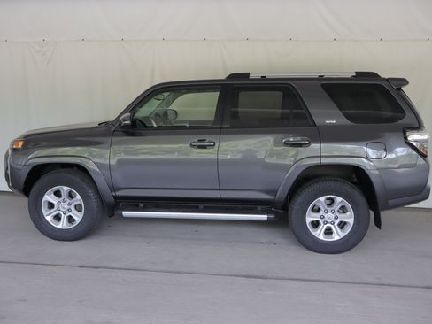 Used 2023 Toyota 4Runner SR5 Premium w/ Moonroof Package AWD/4WD image 28