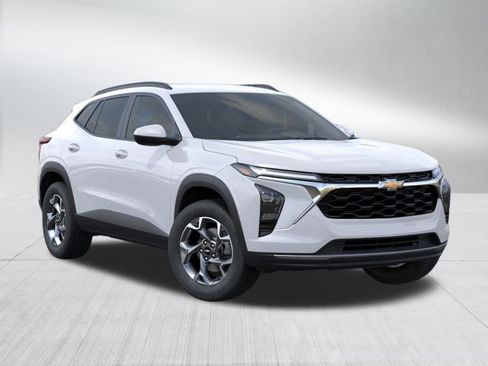 New 2026 Chevrolet Trax LT w/ Driver Confidence Package image 8