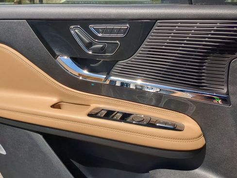 Used 2022 Lincoln Corsair Reserve w/ Elements Package image 12