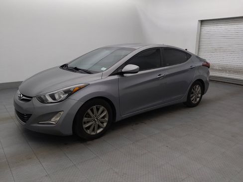 Used 2016 Hyundai Elantra SE w/ Option Group 02 FWD image 2
