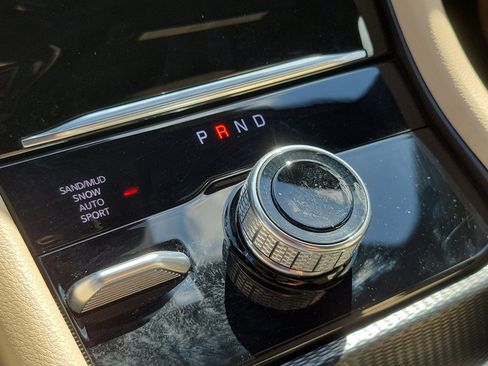 Used 2024 Jeep Grand Cherokee Limited w/ Luxury Tech Group II image 27