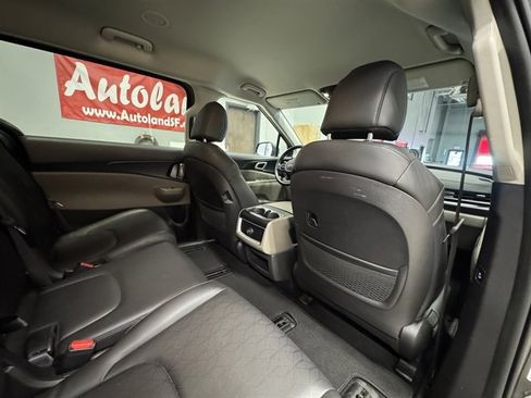Used 2025 Kia Carnival image 14