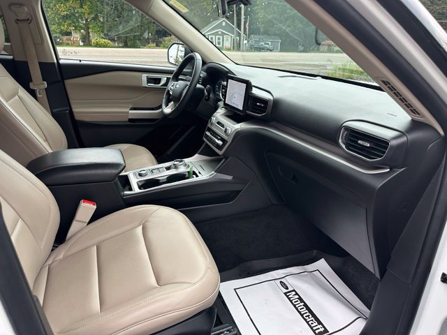Used 2022 Ford Explorer XLT w/ Equipment Group 202A AWD/4WD image 13