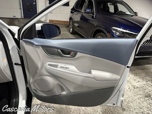 Used 2020 Hyundai Kona Limited w/ Cargo Package FWD image 23