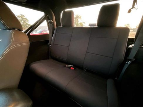 Used 2016 Jeep Wrangler Sahara w/ Connectivity Group image 19