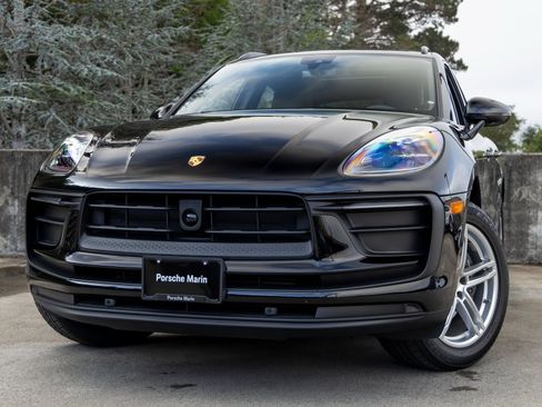 Certified 2025 Porsche Macan image 7