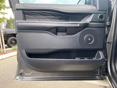 Used 2020 Ford Expedition Platinum image 23