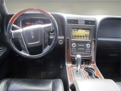 Used 2016 Lincoln Navigator Select RWD image 21