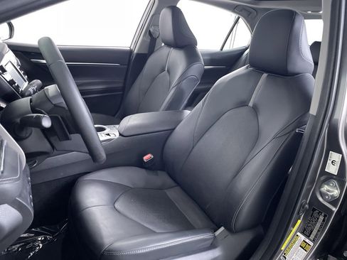 Used 2018 Toyota Camry XSE FWD image 12