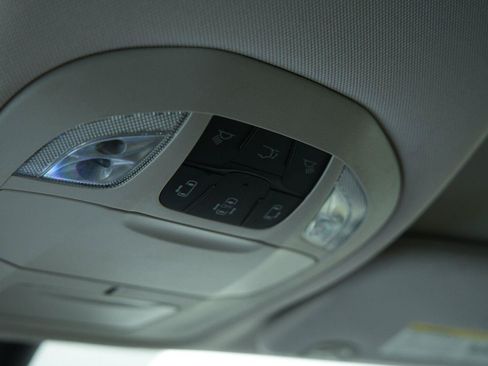 Used 2023 Chrysler Pacifica Touring-L FWD image 43