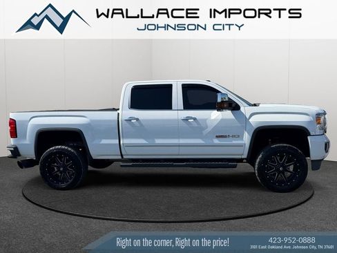 Used 2015 GMC Sierra 2500 SLT w/ Duramax Plus Package AWD/4WD image 6