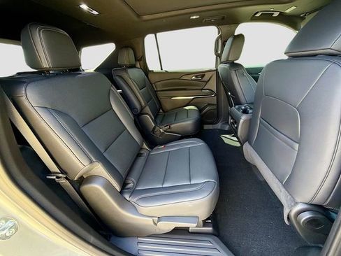 New 2026 Chevrolet Traverse LT w/ Sun and Wheel Package AWD/4WD image 31