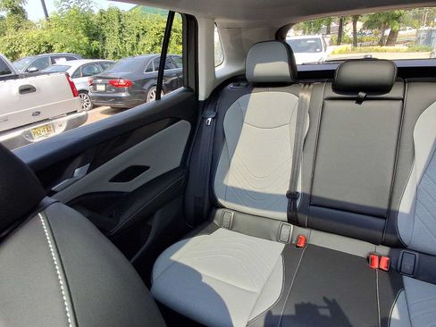 Used 2025 Volkswagen Tiguan SE AWD/4WD image 12