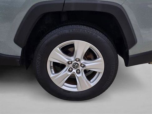Used 2019 Toyota RAV4 XLE FWD image 5