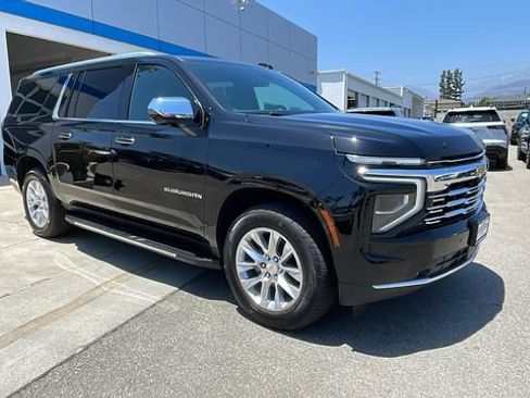 Used 2025 Chevrolet Suburban Premier RWD image 33