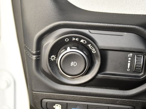 Used 2024 Jeep Wrangler Unlimited Sahara AWD/4WD image 33