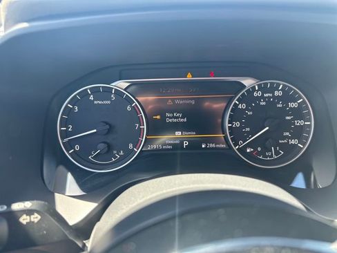 Used 2021 Nissan Rogue SV FWD image 11