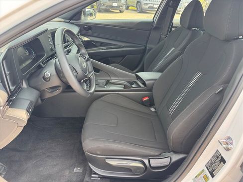 Used 2025 Hyundai Elantra Sport FWD image 6
