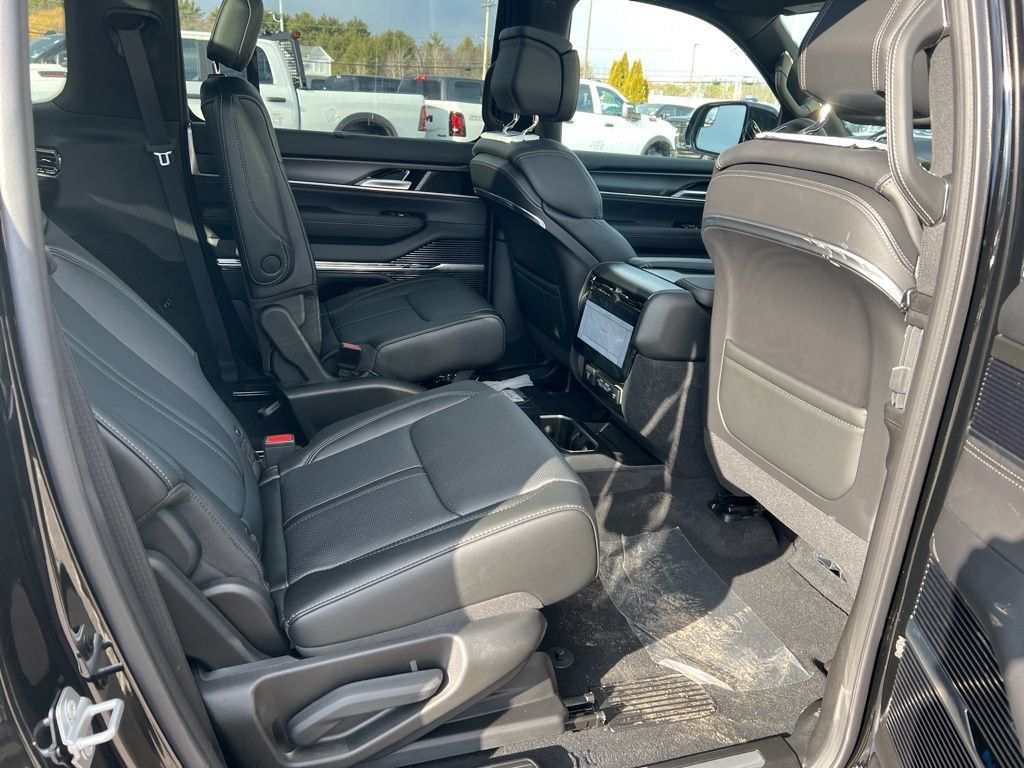 New 2026 Jeep Grand Wagoneer Summit AWD/4WD image 13