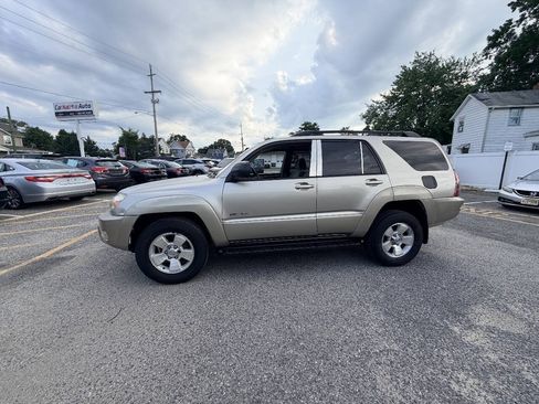 Used 2004 Toyota 4Runner SR5 AWD/4WD image 33