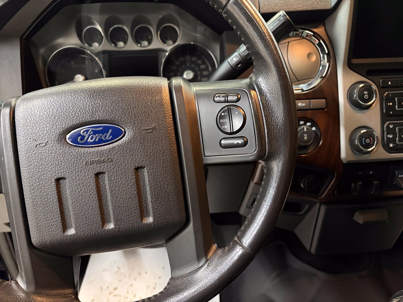 Used 2015 Ford F250 Lariat w/ Lariat Ultimate Package AWD/4WD image 15